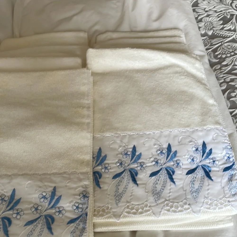 14 Hand Towels
